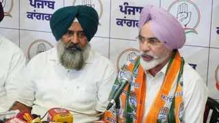 सीएम मान के पूर्व ओएसडी मनजीत सिंह सिद्धू को परगट सिंह ने कांग्रेस में कराया शामिल।