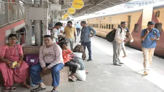 प्रयागराज जंक्शन के इसी प्लेटफार्म पर ट्रेन से कटकर कुली की मौत हुई थी। जागरण