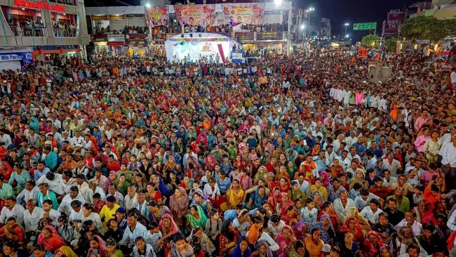Pt dheerendra Shastri in sagar crowd 55546