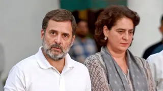 केंद्रीय मंत्री का गांधी भाई-बहन पर निशाना।