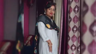 अररिया के कुर्साकांटा में ब्यूटी पार्लर के जरिए महिलाओं को आत्मनिर्भर बनातीं रोशनी कुमारी