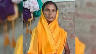 पड़ों के व्यवसाय और ई-रिक्शा फेरी के जरिए आत्मनिर्भरता की मिसाल पेश करतीं सरिता देवी।