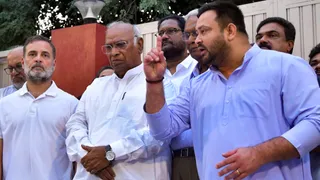 तेजस्वी बोले, चुनाव लुटे गए, ज्ञानेश ... हैं, हम न रुकेंगे, न झुकेंगे