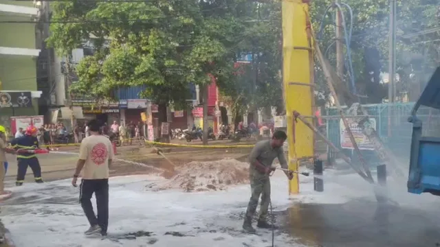 कटक में केबल बिछाने के दौरान फटी गैस पाइपलाइन, आग में जलकर दुकान और ट्रैक्टर राख