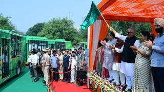 केंद्रीय पर्यावरण मंत्री भूपेंद्र यादव और मुख्यमंत्री रेखा गुप्ता ने मंगलवार को आनंद विहार में प्रदूषण नियंत्रण के उपायों की समीक्षा की और शास्त्री पार्क स्थित दिल्ली प्रदूषण नियंत्रण समिति में नियंत्रण केंद्र पहुंचे। जागरण