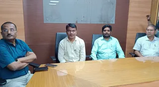 घटना के विरोध में जल संसाधन विभाग एवं डिप्लोमा अभियंता संघ के अधिकारियों ने मंगलवार शाम सर्किट हाउस स्थित निर्मल भवन में आपातकालीन बैठक की।