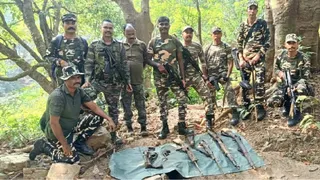 एसएसबी की जाम्ब्रो समवाय टीम ने कुचाई थाना पुलिस के साथ समन्वय बनाकर तलाशी अभियान चलाया।