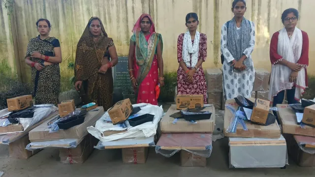 हुनर को मिला रोजगार का सहारा, लखीमपुर में महिलाओं को मिलीं सिलाई मशीनें; स्वरोजगार से बढ़ेगी आमदनी
