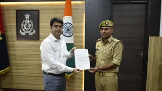 सीपीआर देकर बुजुर्ग की जान बचाने वाला सिपाही पुलिस आयुक्त से सम्मानित।