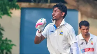 झारखंड के पहली पारी के 587 रनों के विशाल स्कोर के सामने केरल की टीम तीसरे दिन का खेल खत्म होने तक 6 विकेट पर 269 रन ही बना सकी।