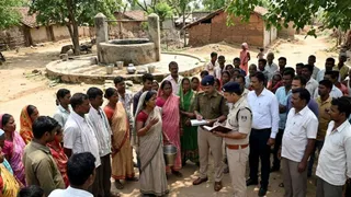महिला को कुएं से पानी भरने से रोका (एआई जेनरेटेड तस्वीर)