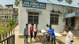 ठेले पर शव रखकर ले जाने की आई नौबत
