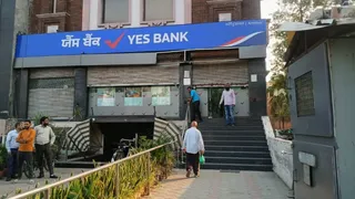 येस बैंक को फिलहाल जांच के लिए बंद रखा गया है।