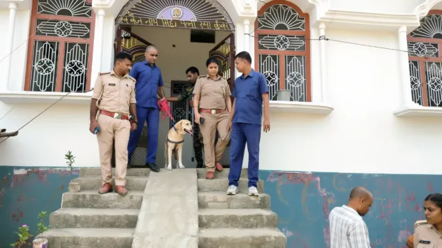 गोपालगंज में 2 दिन से लापता 7वीं की छात्रा का मिला शव, रिश्तेदार पर बहाने से बुलाकर हत्या का आरोप
