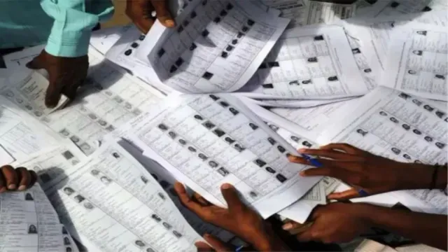 वोटर लिस्ट से कट गया है आपका नाम? गाजियाबाद में नाम जुड़वाने के लिए 17 और 24 अक्टूबर को विशेष कैंप