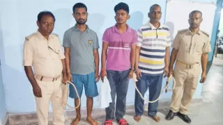 पुलिस की गिरफ्त में शराब तस्कर