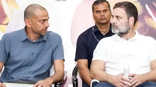 राहुल गांधी के साथ बिहार कांग्रेस के प्रभारी कृष्णा अल्लावरू