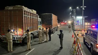 बिहार के मुजफ्फरपुर, वैशाली सहित चार जिलों में शराब तस्करी पर कड़ी निगरानी (AI Generated Image)