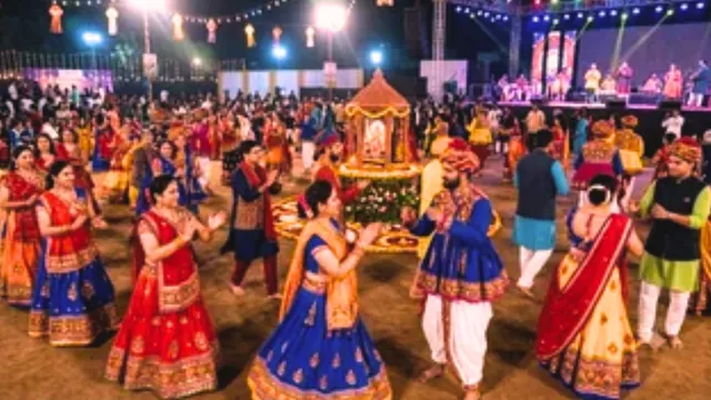 'असलम बैंड हटाओ, हिंदू कलाकारों को लाओ'; गुजरात में नवरात्र कार्यक्रम में बवाल, पुलिस ने संभाला मोर्चा