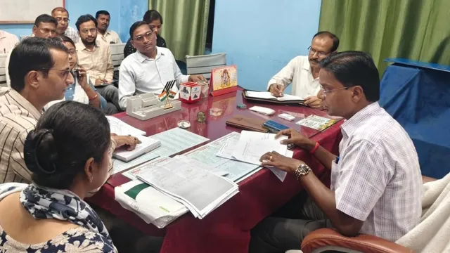 Bihar News : पीएम किसान सम्मान निधि पाने के लिए किसान करा लें फार्मर रजिस्ट्रेशन, डीएम ने लक्ष्य पूरा करने को कहा
