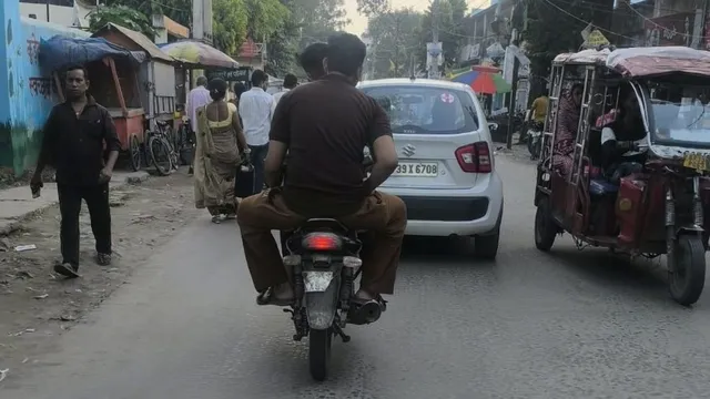 कटिहार में तीन दिन में कई मौतें, फिर भी बिना नंबर प्लेट की बसें और बाइक सड़कों पर बेखौफ, कार्रवाई कब
