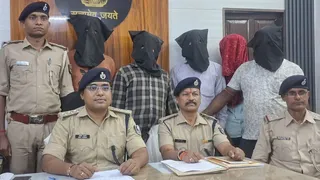 मधुबनी में पुलिस की गिरफ्त में आरोपित।