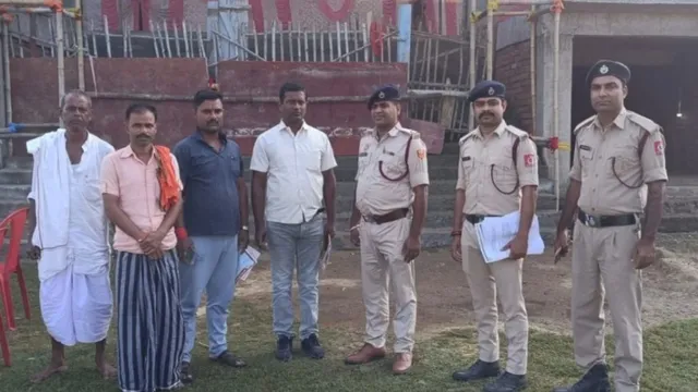 दुर्गा पूजा पंडालों में आग से बचाव की जांच, मुंगेर में अग्निशमन टीम ने आयोजकों को दिए जरूरी निर्देश
