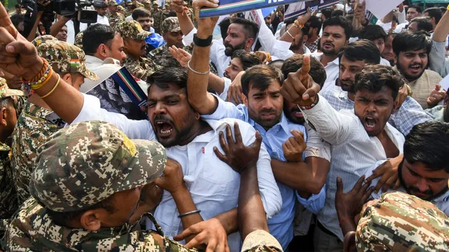 विचार: उग्र आंदोलनों के आगे असहाय जनता