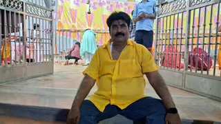 मां के दरबार में बैठे मो. तजमूल। जागरण