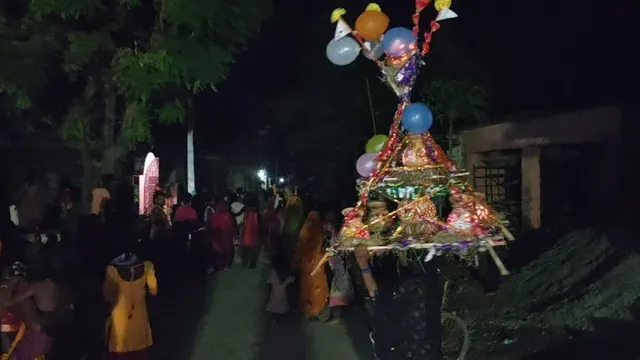 बिहार के शिवहर में आज भी जिंदा है सदियों पुरानी परंपरा, यहां झिझिया करती हैं युवतियां