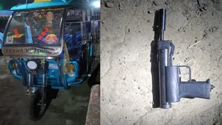 बरामद टोटो और लूट में प्रयुक्त प्लास्टिक की पिस्टल। (फोटो जागरण)