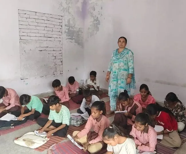 agra school small