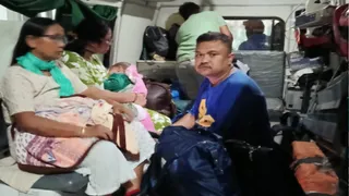 बलिया में ट्रेन से उतारे गए बीमार पांच माह के बच्चे को वाराणसी रेफर।