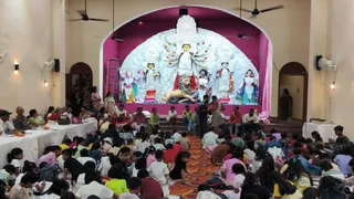 युवाओं के हाथ में काशी की दुर्गा पूजा की कमान, परंपरा और तकनीक का अनूठा संगम।