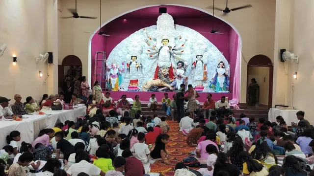 Gen-Z ने थाम ल‍िया है दुर्गा पूजन के आयोजन का ज‍िम्‍मा, डिजिटल मंत्रोच्चार और आनलाइन चंदे से भी आगे तक संभाला मोर्चा
