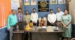 खंड शिक्षा अधिकारी की भूमिका में छात्रा मांडवी पाठक। जागरण