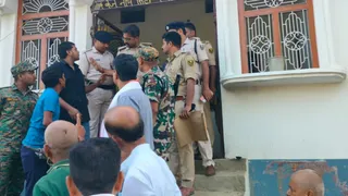 घर के पास शव मिलने से उठे सवाल