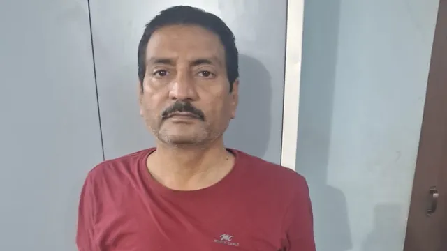 गाड़ी चोरी की निकली, नंबर प्लेट दूसरी… फिर भी हो गई नीलामी; अब मोटरयान निरीक्षक गिरफ्तार