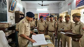 औचक निरीक्षण कर परखी व्यवस्थाएं ( एआई इमेज )