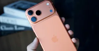 iPhone 17 Pro Max पर भारी डिस्काउंट मिल रहा है।