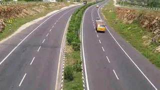 बारामूला के खानपोरा इलाके में बाइपास के निर्माण से हिल रही मकानों की नींव। (फाइल फोटो)
