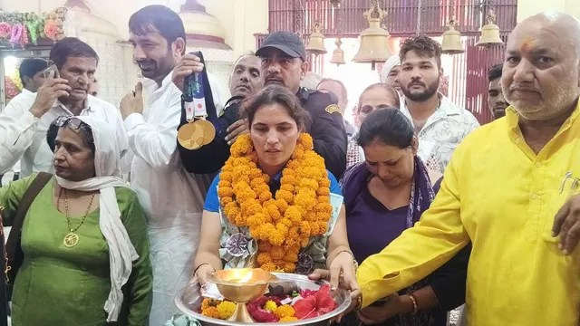 घर में एक कमरा और अच्छे कपड़े नहीं... एशियन गेम्स में इतिहास रच जींद पहुंची गोल्डन गर्ल नीरू ढांडा, नायब सरकार ने की धन वर्षा

