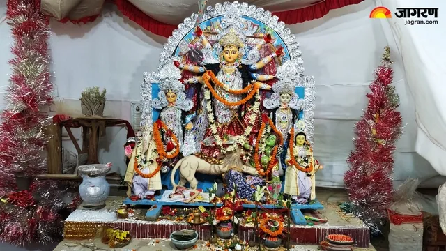 पाकुड़ का 321 साल पुराना दुर्गा मंदिर, जहां काशी की वैदिक पद्धति से होती है पूजा; दशमी पर निभाई जाती है खास परंपरा

