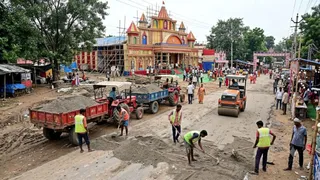 नगर निगम ने बिछाई 981 ट्रैक्टर स्टोन डस्ट (एआई जेनरेटेड तस्वीर)