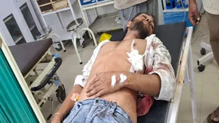 अस्पताल में भर्ती युवक।