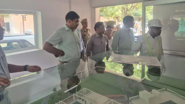 आगरा छत्रपति शिवाजी म्यूजियम और यूनिटी मॉल का काम समय पर हो पूरा, डीएम मनीष के सख्त निर्देश
