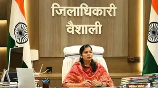 बर्षा सिंह, जिलाधिकारी