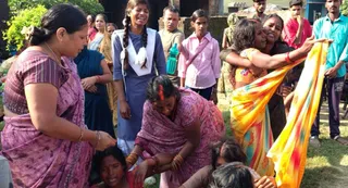 रोते बिलखते परिजन। जागरण