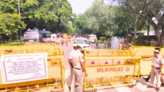 प्रदर्शनों के बीच दिल्ली पुलिस ने राजधानी में कड़ी चौकसी कर रखी है। फाइल फोटो