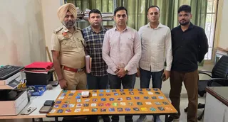 आरोपितों से बरामद सामान की जानकारी देती साइबर क्राइम थाने की टीम।